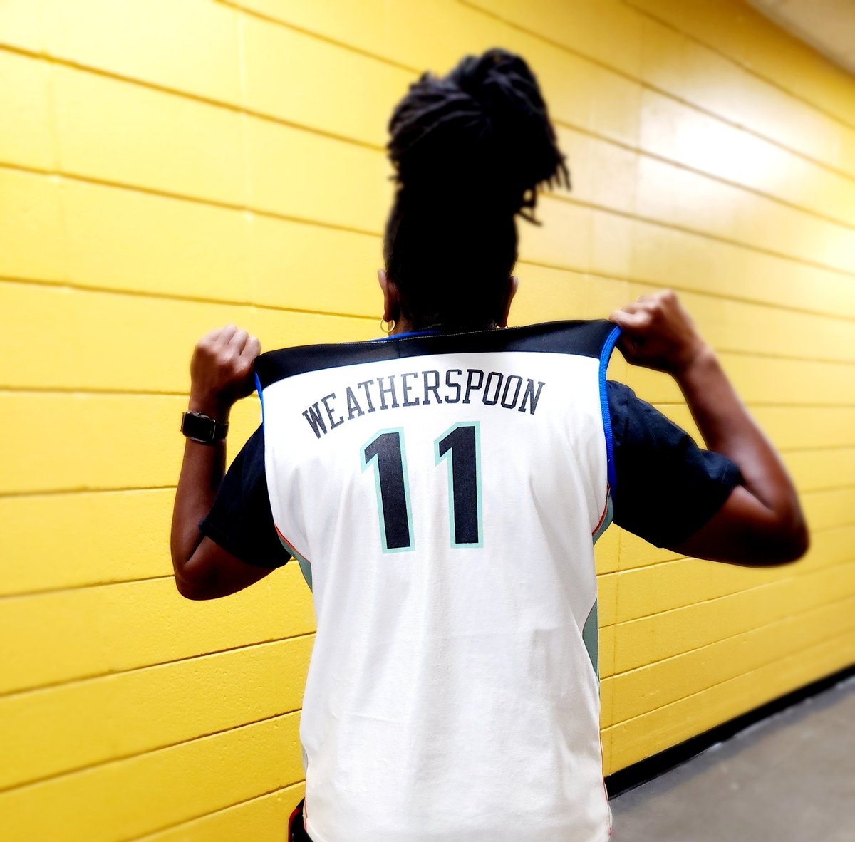 Yessssirrrr got the 1st CHAMPIONSHIP &amp; I had to rock my Tspoon jersey! NY STAND UP! BEYOND EXCITED &amp; PROUD! Someone show this to Teresa please😁 <a href="/Finisher_11/">Teresa Weatherspoon</a> #BROOKLYNSTANDUP #CHAMPS #NYSTATEOFMIND 💪🏾🏀🗽😁❤️🏆