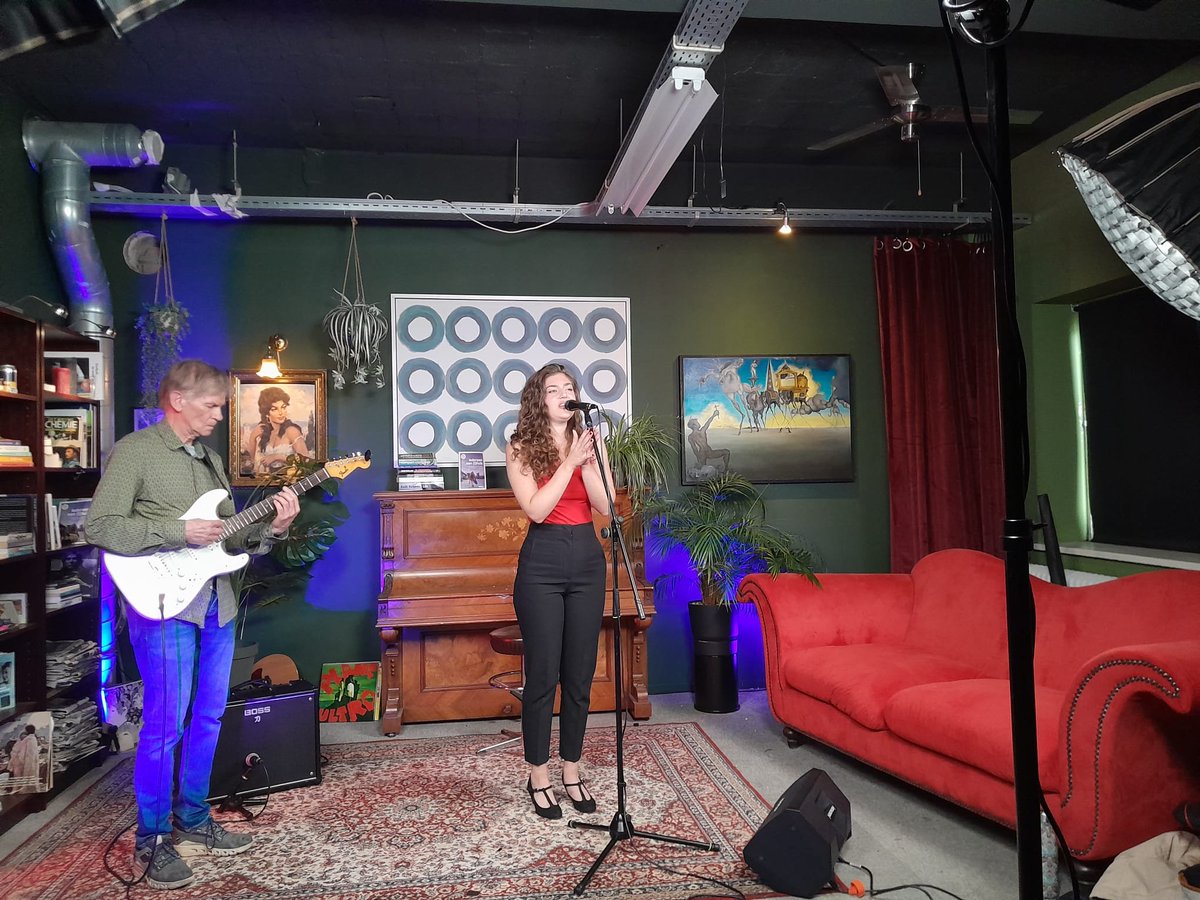 Vanmiddag weer TV-opnamen bij <a href="/omroeptilburg/">omroeptilburg</a>, dit keer met de jonge jazz-zangeres Janneke Teijen en gitaarvirtuoos Walter Stadhouders. #OTSessies