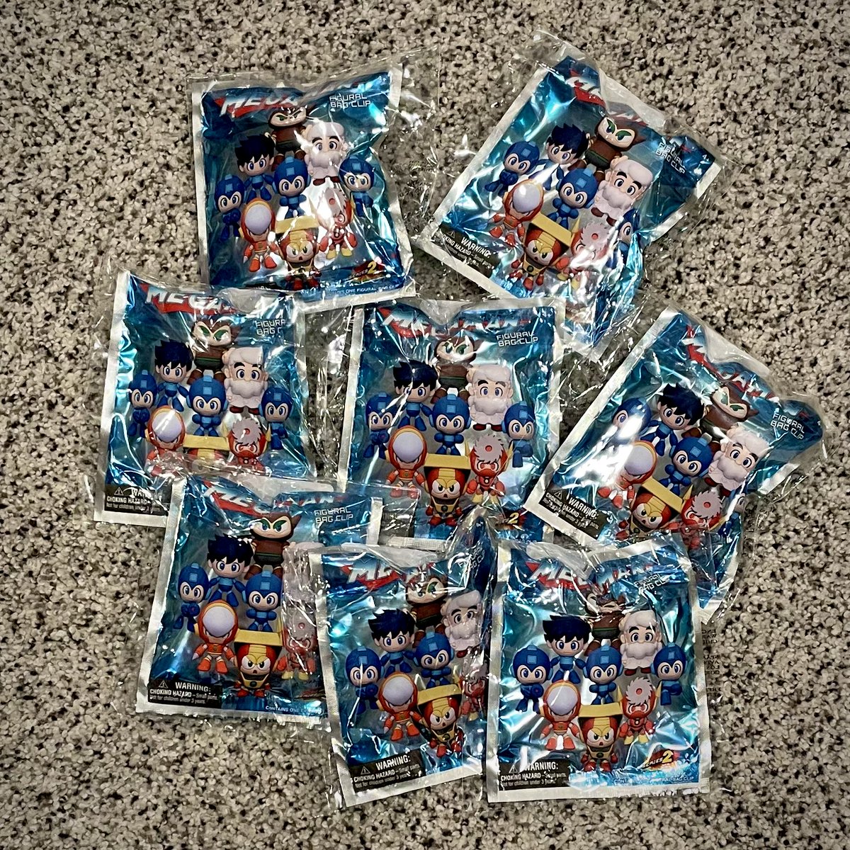 VeebsToys's tweet image. Happy #MegaMonday! I got my hands on some of the second series of #MegaMan figural bag clips from @MonogramDirect! A couple doubles, &amp;amp; I didn't get my most-wanted (Woodman), but overall a good pull of some fun "figurines." These have a very "Powered Up" vibe to them.

#Rockman