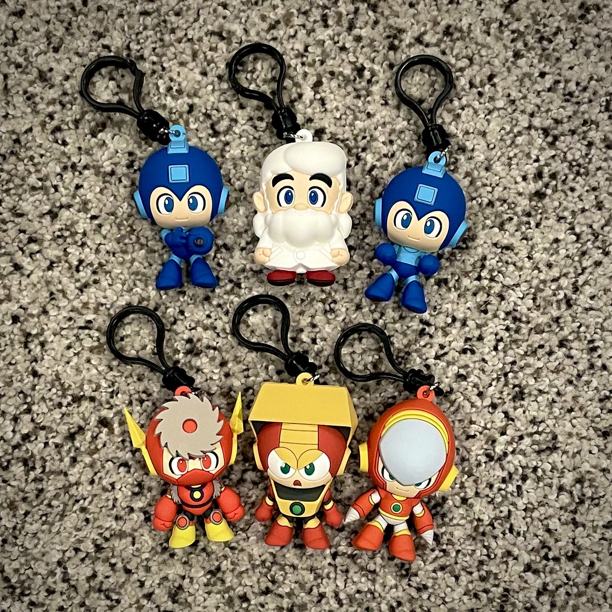 VeebsToys's tweet image. Happy #MegaMonday! I got my hands on some of the second series of #MegaMan figural bag clips from @MonogramDirect! A couple doubles, &amp;amp; I didn't get my most-wanted (Woodman), but overall a good pull of some fun "figurines." These have a very "Powered Up" vibe to them.

#Rockman