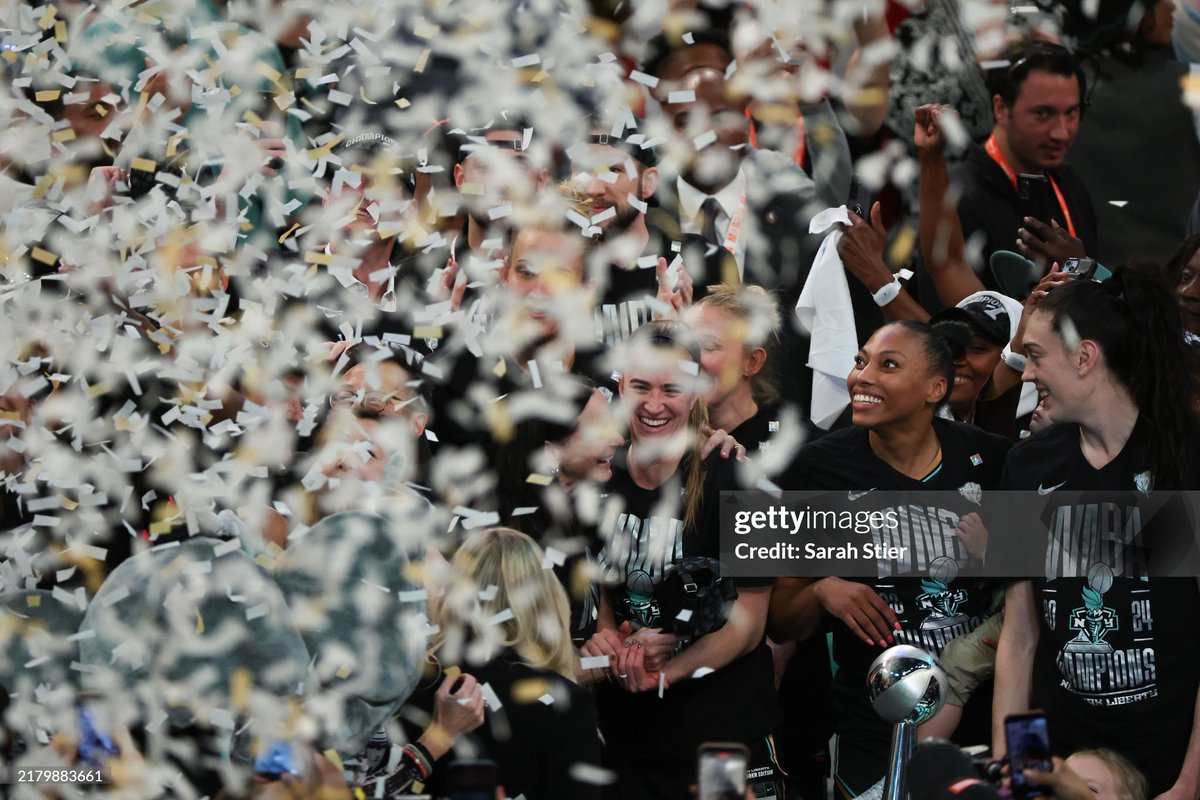 GettySport's tweet image. The New York Liberty celebrated winning their first WNBA Championship in franchise history last night, defeating the Minnesota Lynx 67-62 in Game Five of the Finals.
📸: @ElsaGarrison, @stieriously 
#WNBA #WelcometotheW #WNBAFinals