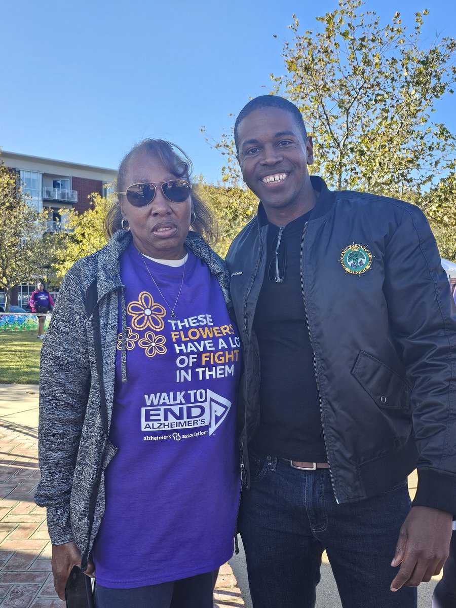 ConsciousFilth's tweet image. Peninsula Walk to End Alzheimer’s!
Mom with Mayor Phillips.
Baby girl with Chief Drew.
She also volunteered to help with breakdown after the walk! Did a great job. I'm so proud.

You can donate using this link. 
act.alz.org/site/TR?fr_id=…

#walktoendalz