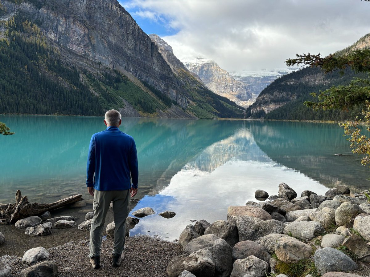 Whether it’s the emotion that overcomes you when telling a poignant story or the anxiety that strikes when you take the stage, it’s hard to prepare for what you will experience. 
buff.ly/3BuiJ29 
#publicspeaking #practice