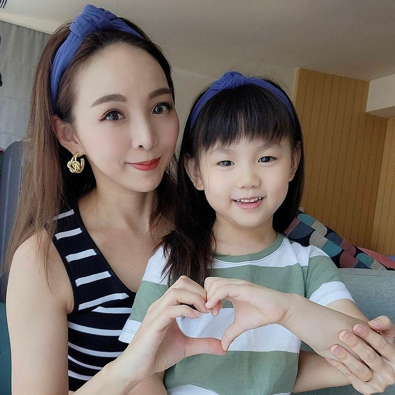 INTOUCH_RUGBY's tweet photo. Ribbies beautiful and stylish double gauze headbands for mothers and their baby girls. Amazing! https://t.co/VoRrSxH82o  ... now live @ https://t.co/mfuNWdJEhw ! #ribbies #headbands #ad #beautiful #christmasgifts https://t.co/751gBHYJSB