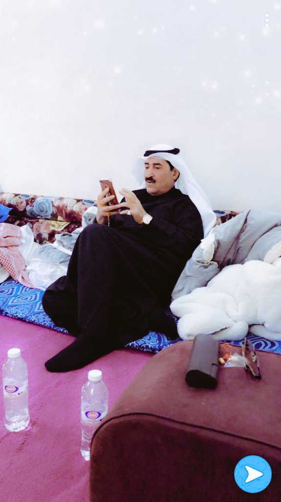 sKazKb7LUwi5W1F's tweet photo. نبذه عن الواقع يقول ابو خالد من ضمن قصيده: 
 "كان السكوت يفيد حنا سكتنا
ما تنطح هذي جماهير واكثار 
دارت لها ضروف الزمان وطتنا
فيران عث ولامن انجس من الفار
يا خونه الدنيا علامه رمتنا
صرنا مثل وضع الرفيق ابو عمار
سبع الدول وشجاه متعوذتنا
هذا الصحيح ولا يبيله استنكار"
مساعد العياده https://t.co/SCVlB7ssMx