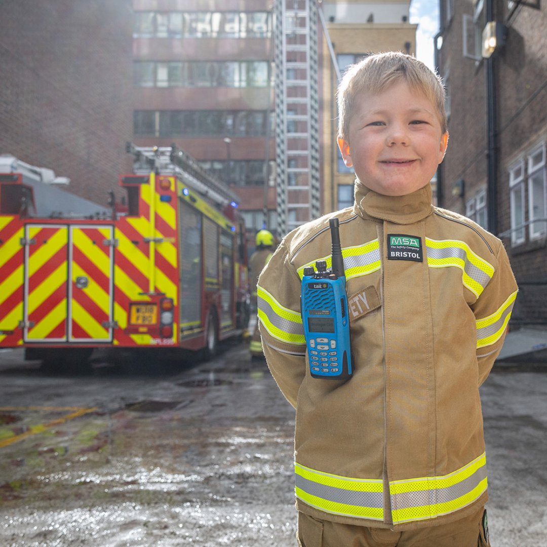 MakeAWishUK's tweet image. Throughout leukaemia treatment, Monty (age 5) found a love for firefighting thanks to TV character, Fireman Sam 🔥

On his wish ‘to be a Firefighter’ with @LondonFire #Whitechapel, Monty wore firefighting gear and took part in drills including a water and vehicle rescue! 🚒