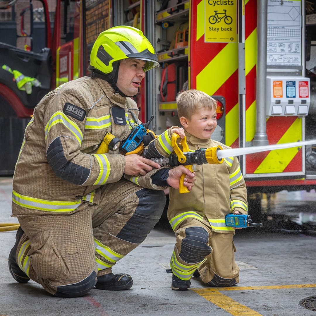 MakeAWishUK's tweet image. Throughout leukaemia treatment, Monty (age 5) found a love for firefighting thanks to TV character, Fireman Sam 🔥

On his wish ‘to be a Firefighter’ with @LondonFire #Whitechapel, Monty wore firefighting gear and took part in drills including a water and vehicle rescue! 🚒