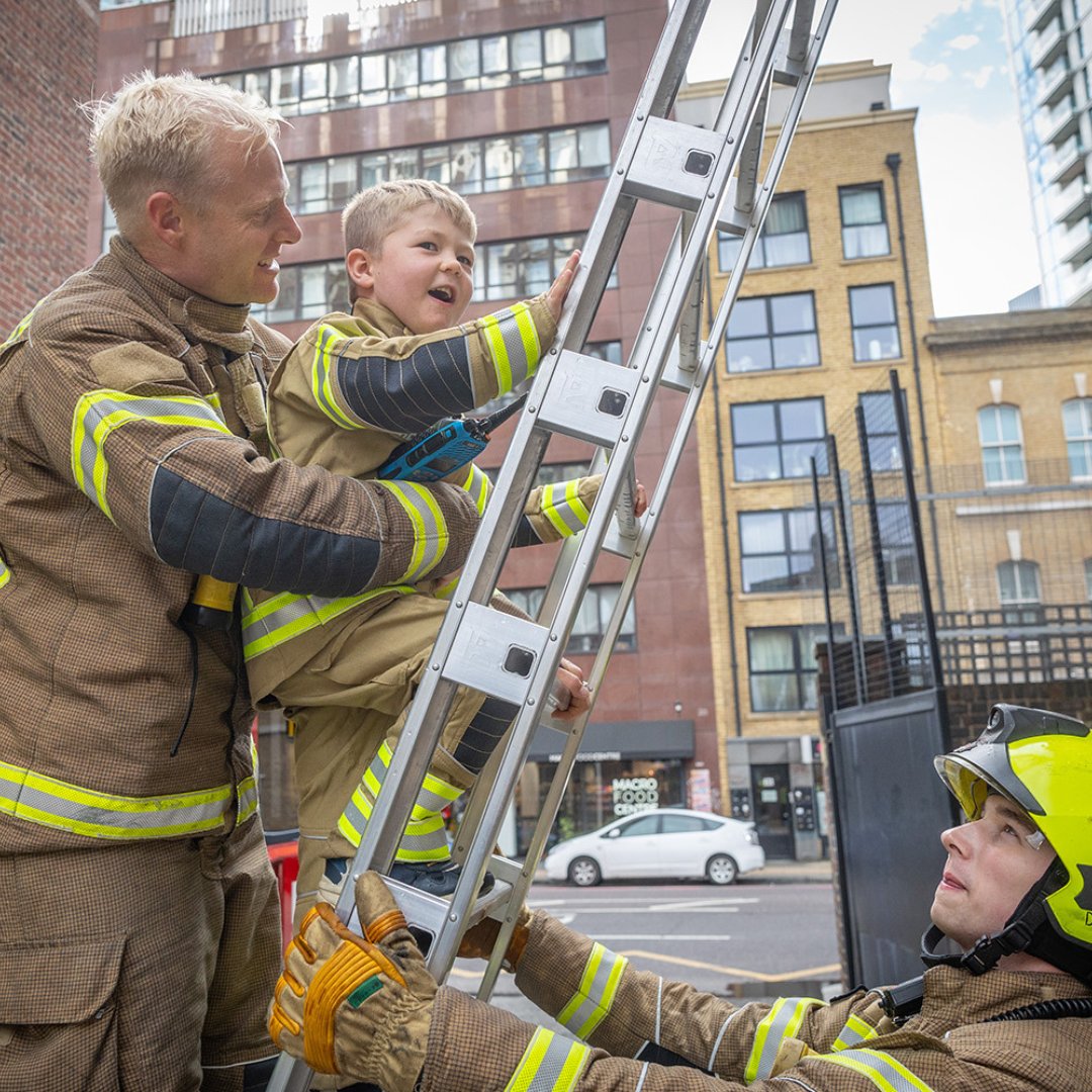 MakeAWishUK's tweet image. Throughout leukaemia treatment, Monty (age 5) found a love for firefighting thanks to TV character, Fireman Sam 🔥

On his wish ‘to be a Firefighter’ with @LondonFire #Whitechapel, Monty wore firefighting gear and took part in drills including a water and vehicle rescue! 🚒