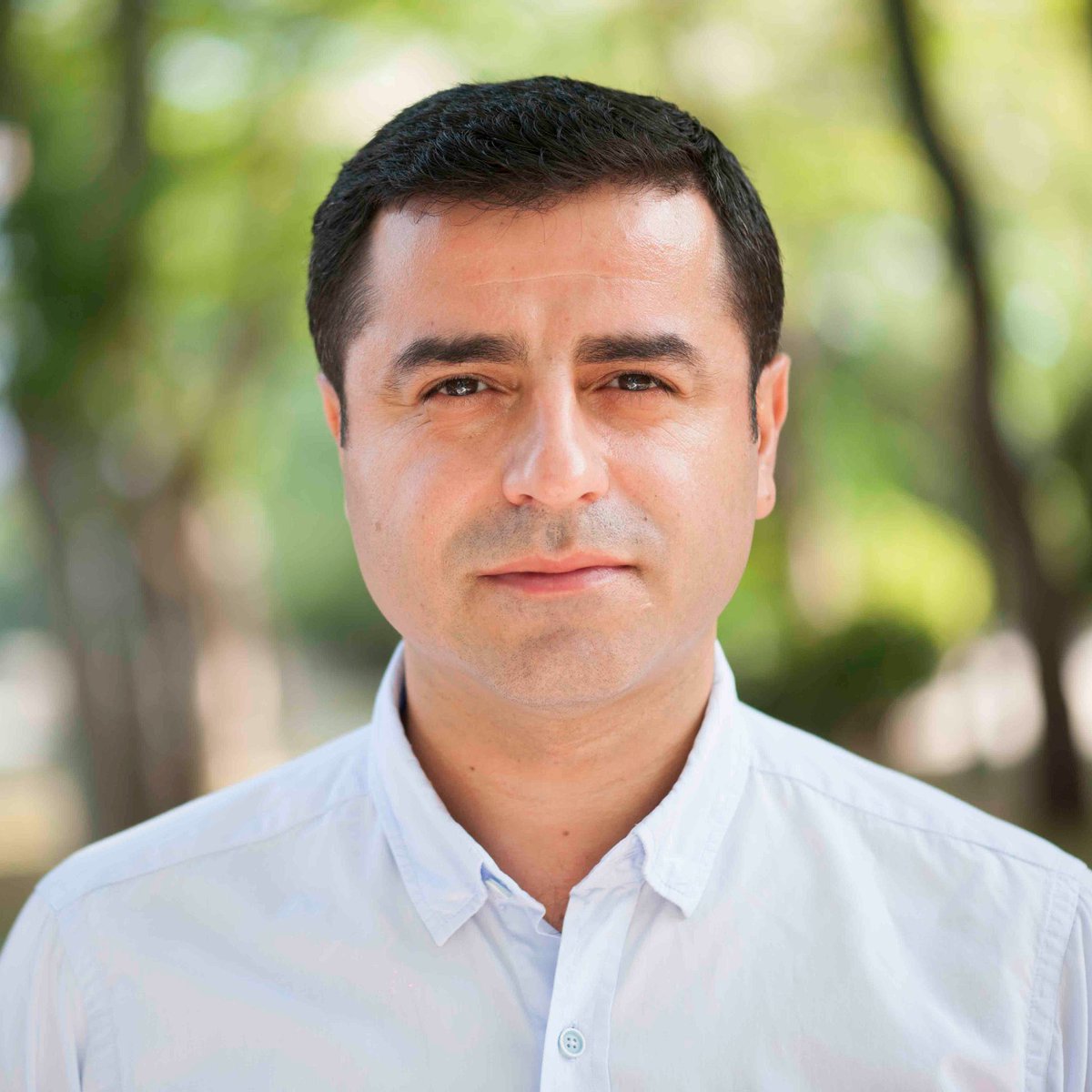 Selahattin Demirtaş'tan Erkeklere çağrı:

“Bu utanca, bu vahşete ve barbarlığa ortak olmak istemeyen tüm erkeklere çağrımdır, gelin her yerde yüksek sesle biz de haykıralım ve “Kadınların çığlığını duyuyoruz.” diyelim.”