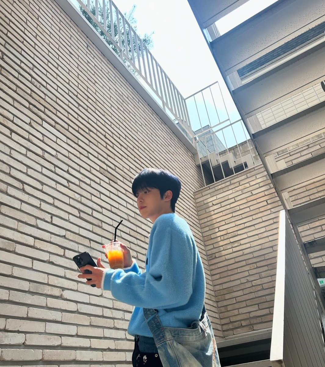 เจ้เลิกเรียนยังรอนานละ <a href="/hongjoongxtist/">เพียส</a>