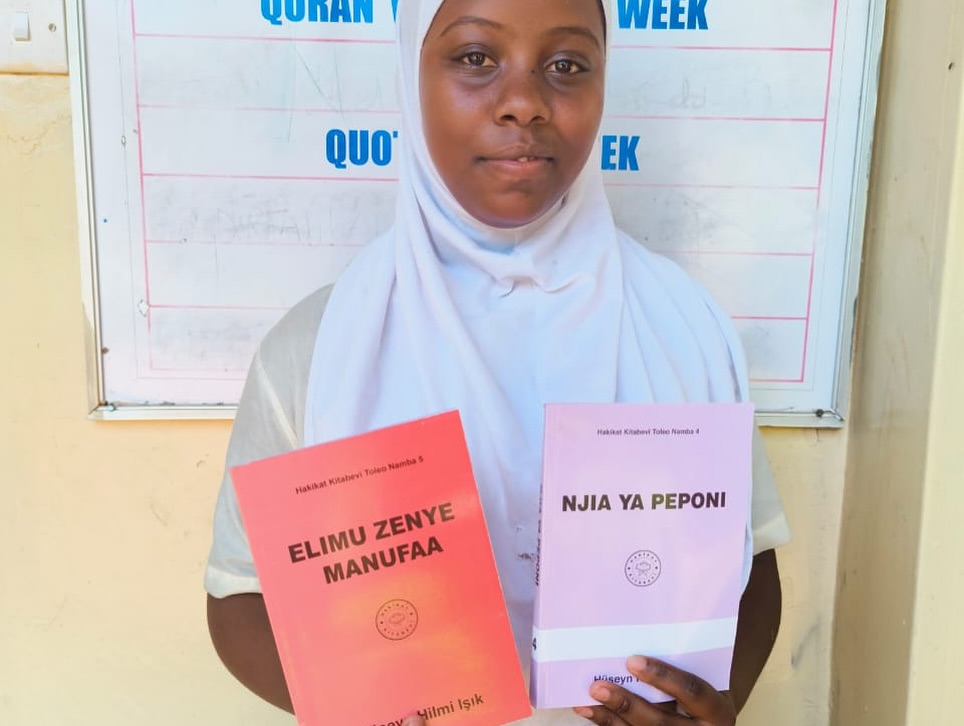 gofreebooks's tweet photo. The school principal, to whom the Gofreebooks fair team gave books at the fair in Nairobi, Kenya, distributes the books to the students...
#school #principal #gofreebooks #fair #team #gave #books #nairobi #kenya #distributes #students https://t.co/iSGCAOb6ro
