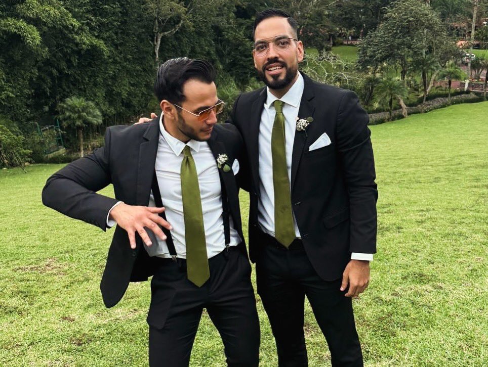 eduardoHeA's tweet photo. Unas del fin 💚👰🏻‍♀️🤵🏻🕺🏾 https://t.co/cKNHRyNum1