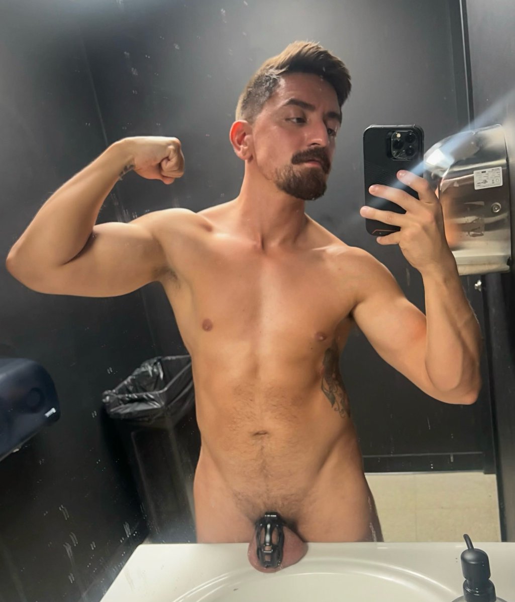 wyldryderxxx's tweet photo. Locked boys need their pits sniffed. 🥵😈

#Locktober @GayChastityRTs https://t.co/YUcN3POfjy