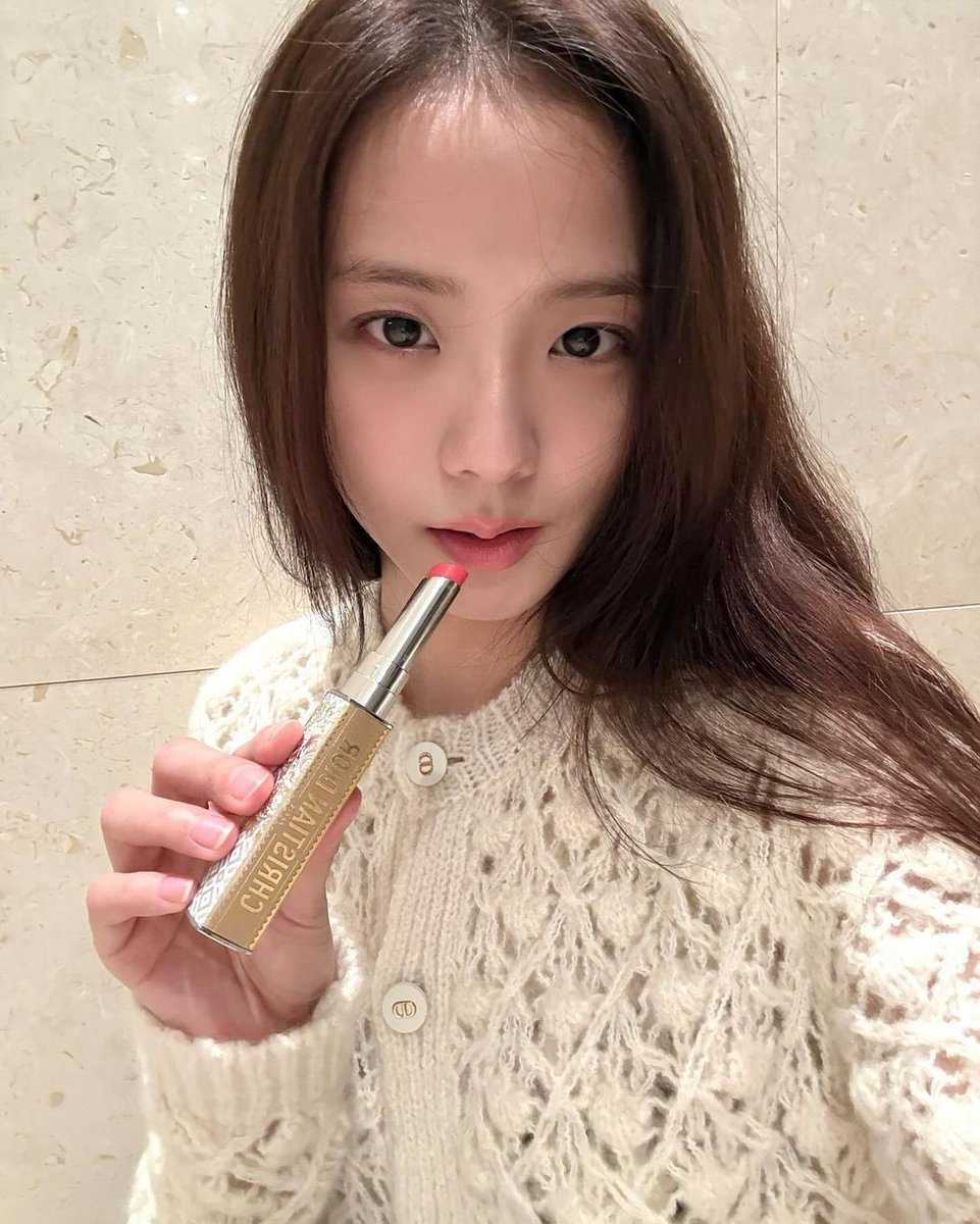 JISOO NEWS tweet media