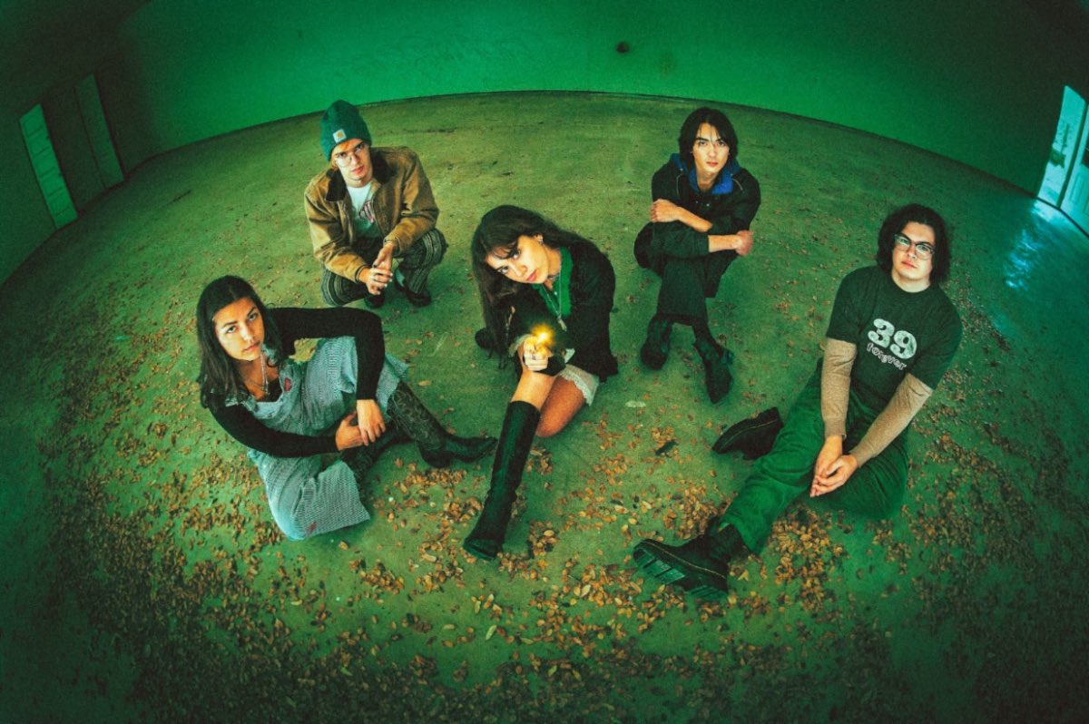 I interview Farmer’s Wife about their eerie cover of “Season of the Witch”

modernfrequency.com/farmers-wife-c…