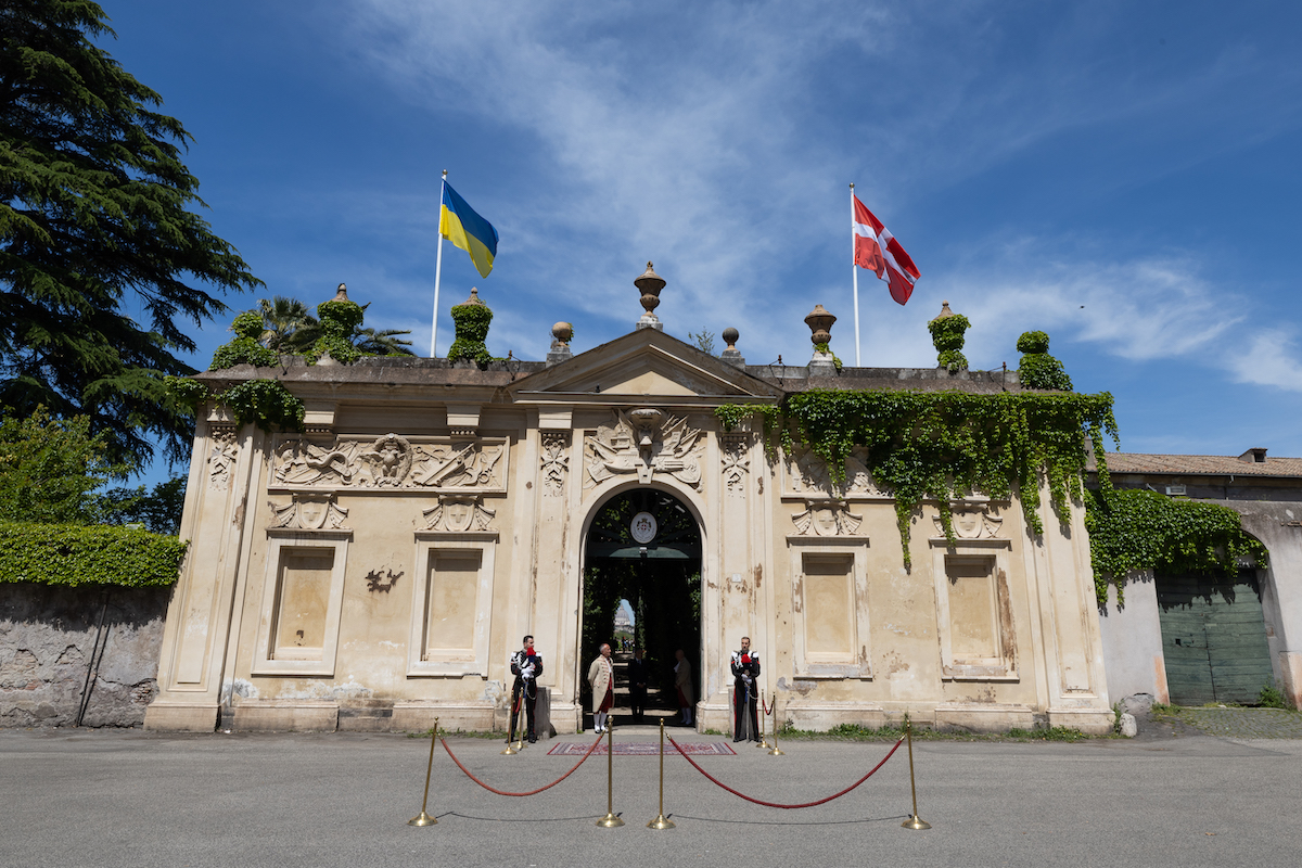 Esta tarde la Villa Magistral acogerá la conferencia «La crisis humanitaria en #Ucrania en tiempos de guerra y el apoyo de la #OrdendeMalta», organizada en colaboración con el embajador de Ucrania ante la Orden de Malta, <a href="/AndriiYurash/">Andrii Yurash</a>.
