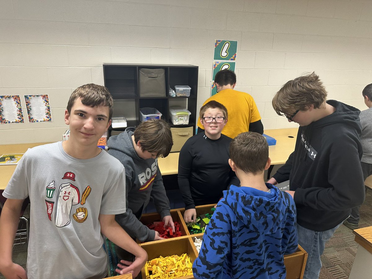 MrLawsonEdTech's tweet image. Check out the debut of #CollabLAB in the @RossMiddleRAMS Media Center! So many crafts! @SpheroEdu Bolt coding -building with @KEVAplanks -free builds with @LEGO_Education &amp;amp; so much more! Big thanks to Mrs. Miller for owning this space! #RossRams #BeRams #RossRamsTech @Ross_Local