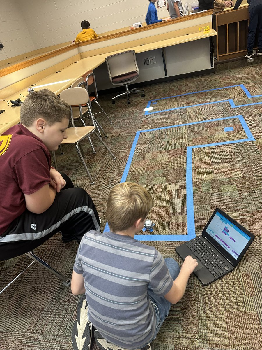 MrLawsonEdTech's tweet image. Check out the debut of #CollabLAB in the @RossMiddleRAMS Media Center! So many crafts! @SpheroEdu Bolt coding -building with @KEVAplanks -free builds with @LEGO_Education &amp;amp; so much more! Big thanks to Mrs. Miller for owning this space! #RossRams #BeRams #RossRamsTech @Ross_Local