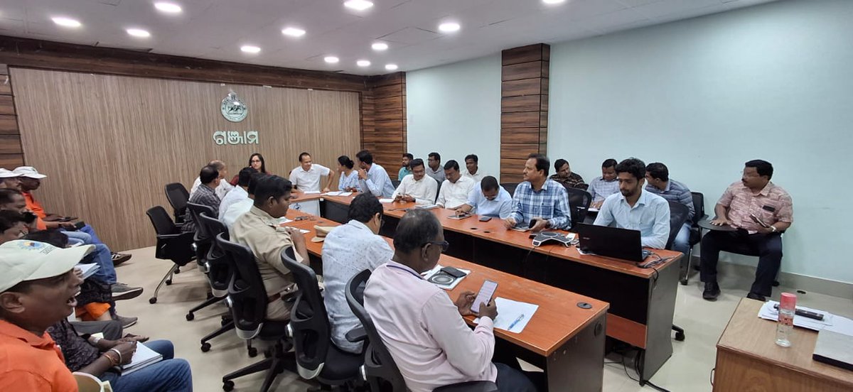 DeocGanjam1's tweet photo. A district Level Preparatory meeting was held on 21.10.2024, 11:00 a.m. with all field functionaries and stake holders  under the Chairmanship of Collector and District Magistrate, #Ganjam in view of impending Cyclone #DANA @Ganjam_Admin https://t.co/WxsD5WlCuD