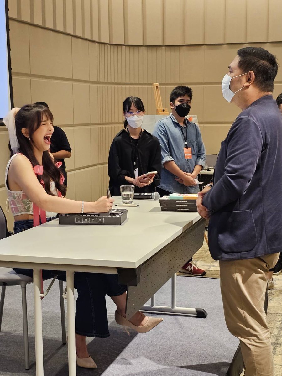 iamtaedk's tweet photo. ผ่านไป 1 ปีไวจัง

วันนี้ของปีที่แล้ว เป็นงาน MEET &amp; GREET #ORNTREPRENEUR ของ #Salmonbooks

คิดถึง 😊

🧸 https://t.co/gevQWpy21b
