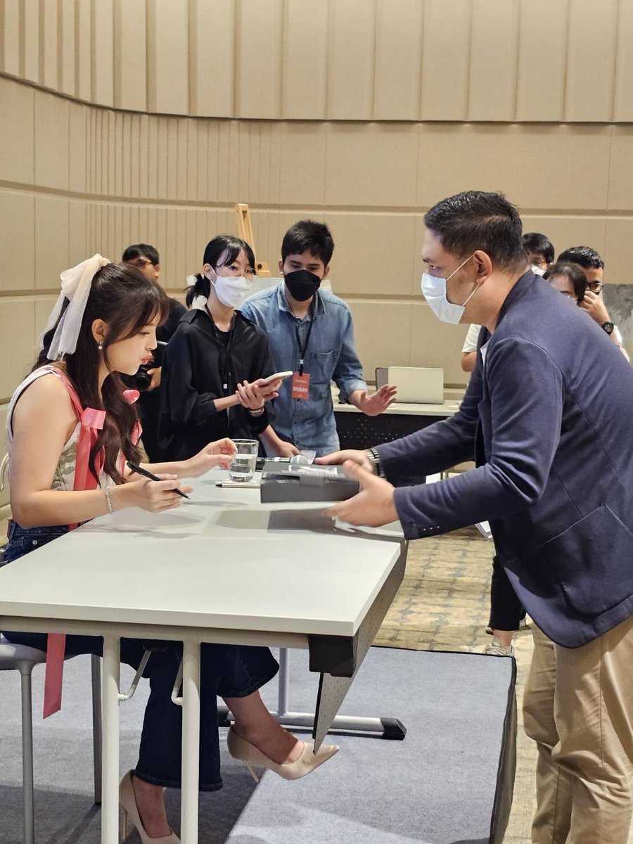 iamtaedk's tweet photo. ผ่านไป 1 ปีไวจัง

วันนี้ของปีที่แล้ว เป็นงาน MEET &amp; GREET #ORNTREPRENEUR ของ #Salmonbooks

คิดถึง 😊

🧸 https://t.co/gevQWpy21b