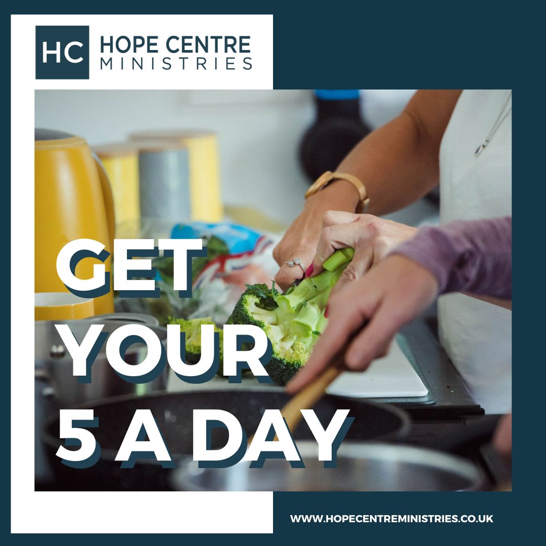 HopeCentreUK's tweet photo. We encourage healthy eating within our homes and provide breakfast, lunch &amp; dinner packed full of goodness, with all meals freshly prepared that day 🍒🍓🍇🍎🍆🥒🌱 https://t.co/YO3uzfRizt