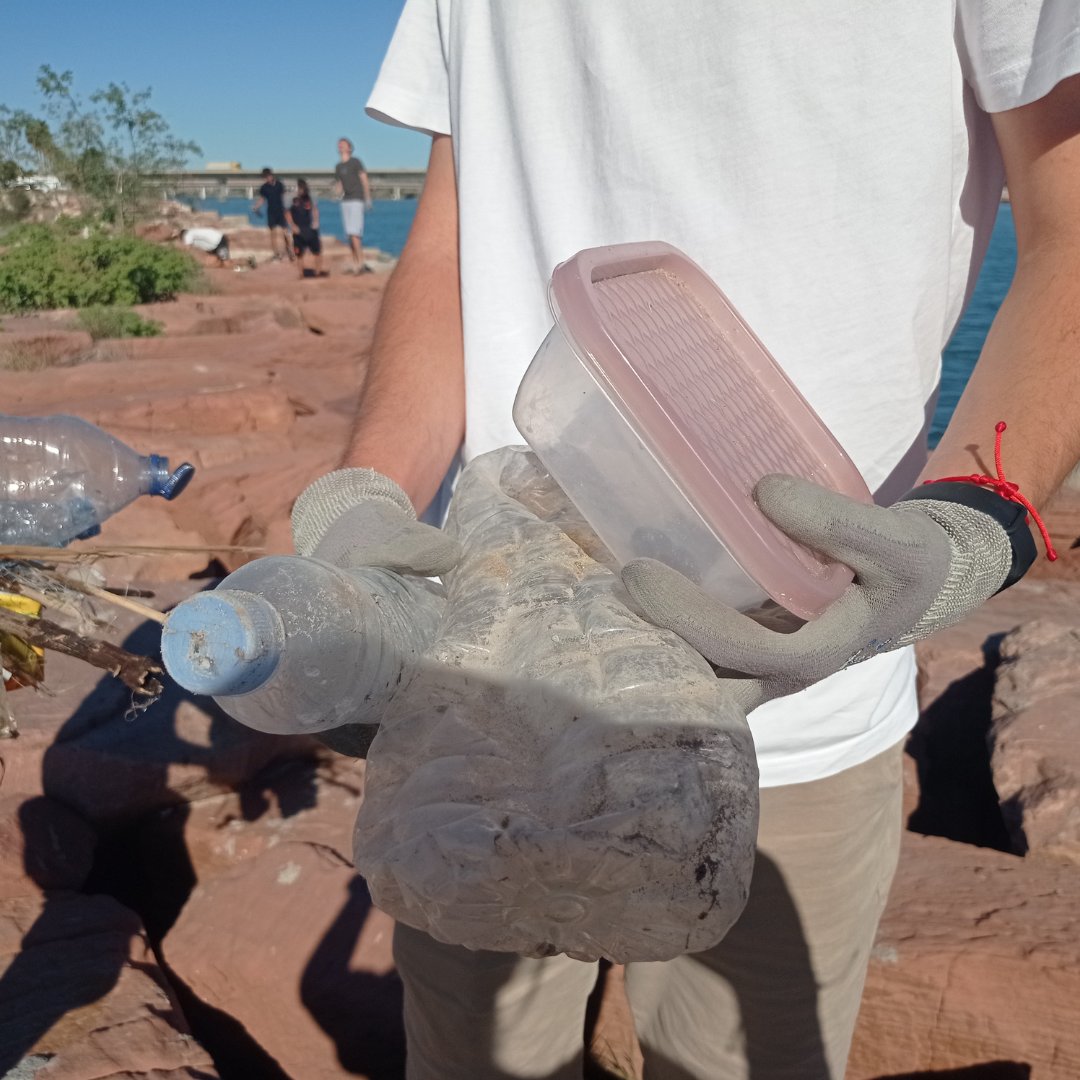 🌍 Los alumnos de 2.º de BI, en colaboración con la organización sin ánimo de lucro Bioagradables, llevaron a cabo una jornada de limpieza en las 🏖️playas de Valencia, recogiendo más de 1500 piezas de basura.

#Sostenibilidad
#ResponsabilidadSocial
#EducaciónAmbiental 
#valencia