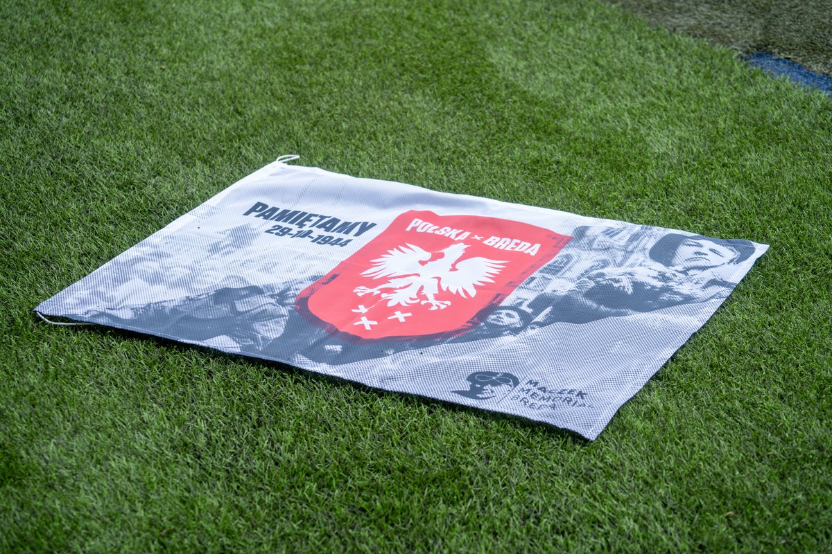 NACnl's tweet photo. Neem jouw Pools-Bredase bevrijdingsvlag zaterdag mee naar de wedstrijd!

Breda Loco’s roept iedereen op om hun Pools-Bredase bevrijdingsvlag mee te nemen naar de wedstrijd NAC - RKC Waalwijk voor een speciale sfeeractie. Heb je nog geen vlag? Haal er dan snel een in de fanshop!

#NACpraat #NACrkc