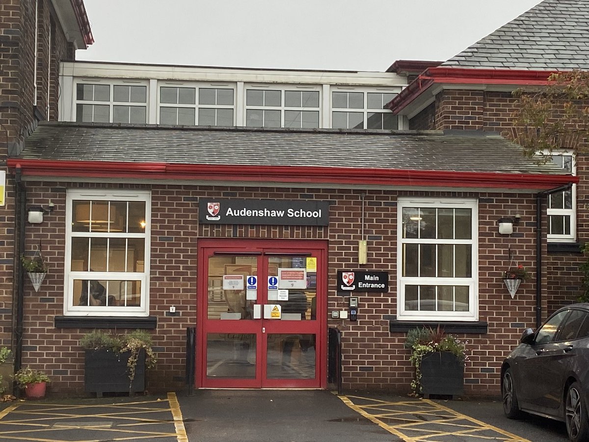 KinderLangNW's tweet image. Last week saw the start of our first set of Language Hub visits to our Partner Schools for the 24/25 Academic Year! @CIWoodward visited @AudenshawSchool and @MMassey_Kinder visited @TheRadclyffe. We can&apos;t wait to visit the rest of our Partner Schools! #languagehubs