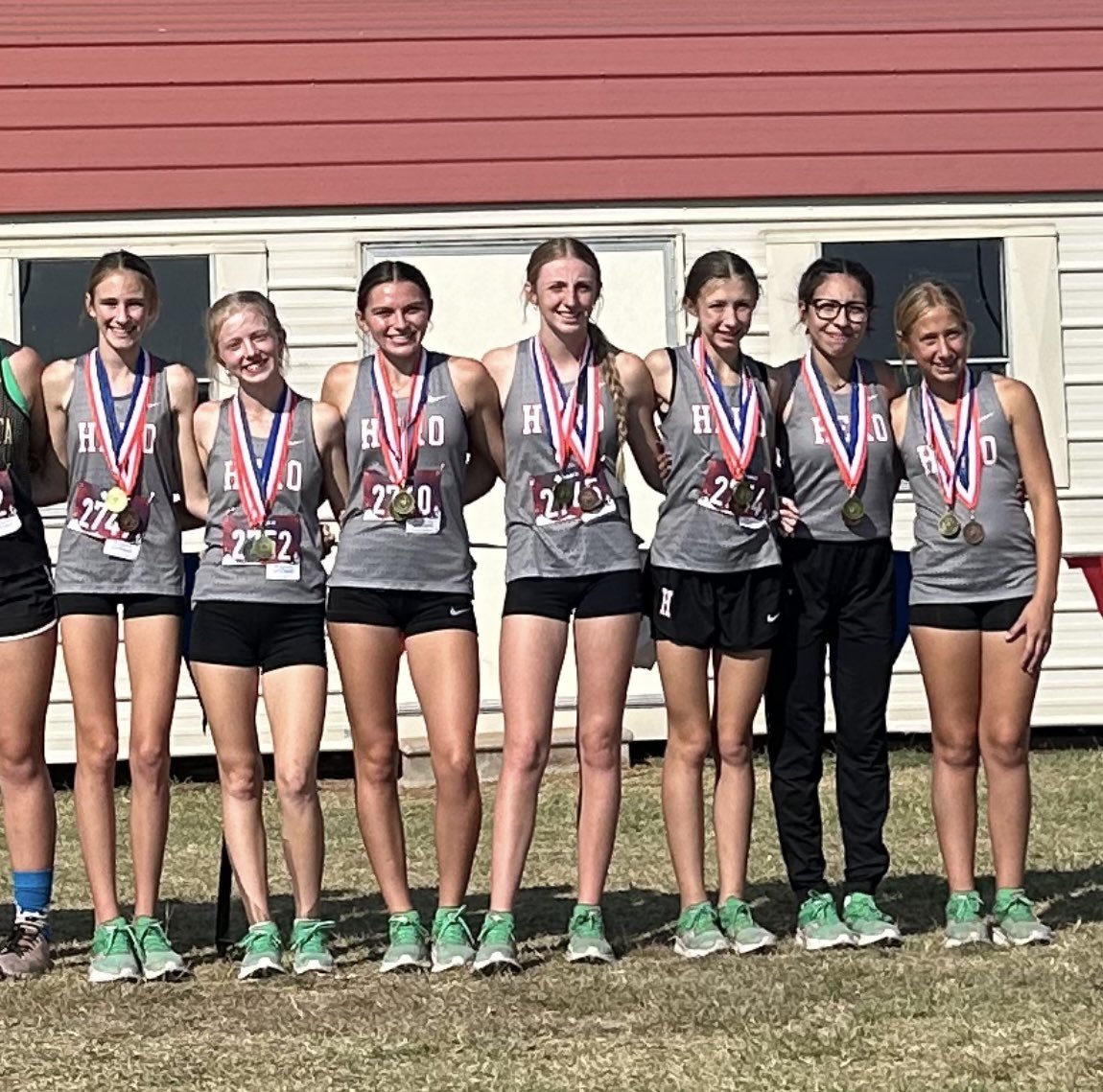 wendypar33's tweet photo. The Holliday Lady Eagles and Eagles are heading to Regionals in Lubbock. District Champions and both are Ranked #1 in the state! Wish them luck and to run fast 💪🏃‍♀️🏃‍♂️ https://t.co/L9fLcd8zIy