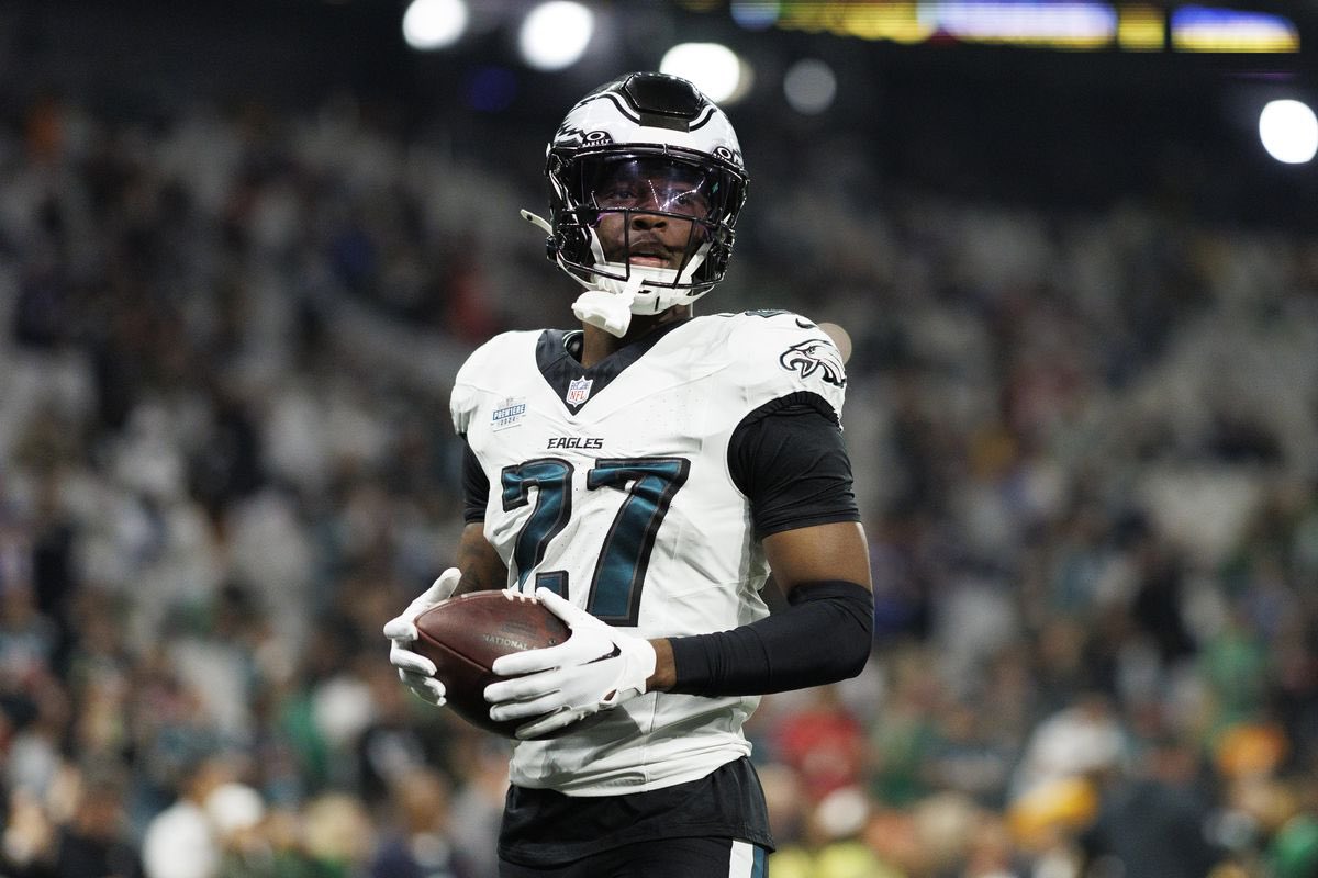 BrendenDeeg_'s tweet photo. 28 defensive backs have been targeted at least 33 times this season. 

Quinyon Mitchell ranks 1st out of those 28 in passer rating allowed. 

A true star in the making. https://t.co/Rdo2Yh8rPo