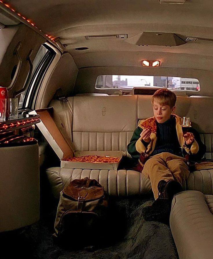 سی سال گذشته ولی هنوز از فکر اینکه این پیتزا چه مزه‌ای داشت بیرون نیومدیم.