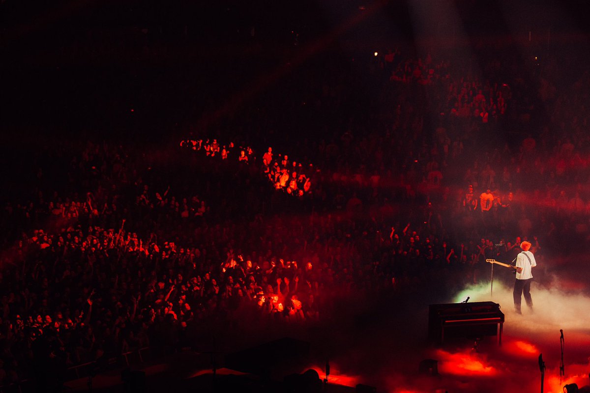 twentyonepilots's tweet photo. quietly waiting for more shøws |-/ https://t.co/GCIKUXdm71