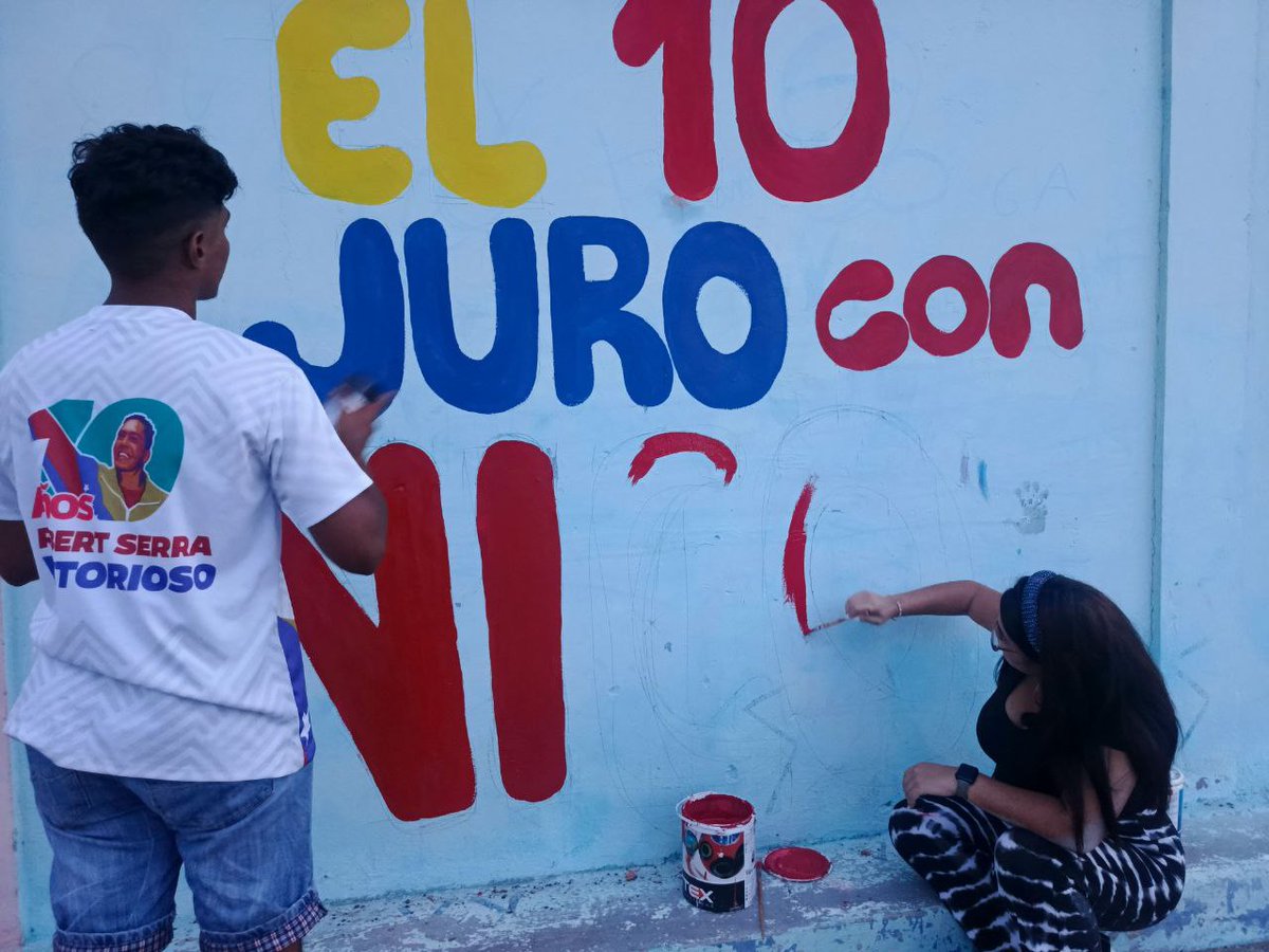 Ya empezamos con nuestros murales para apoyar este de 10 de enero a nuestro presidente nicolas!! Anuestro gallo pinto!!