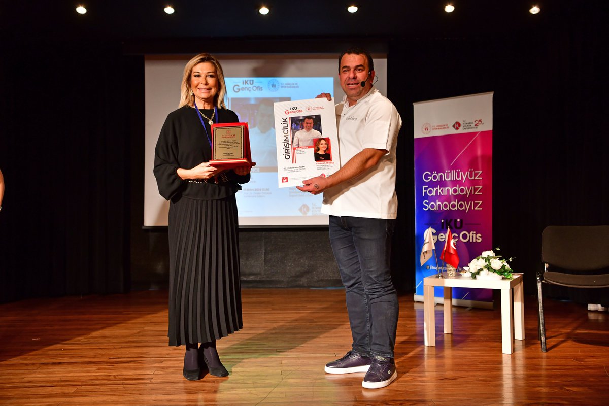 IKUedu's tweet photo. İKÜ Genç Ofis ile T.C. Gençlik ve Spor Bakanlığı iş birliğinde düzenlenen "Girişimcilik" başlıklı konferansta; PetChef Rafet İnce ile Sapori Gıda CEO'su Ferda Ulaşoğlu öğrencilerimiz ile bir araya geldiler.

@ChefRafetince https://t.co/9glBWV7NLf