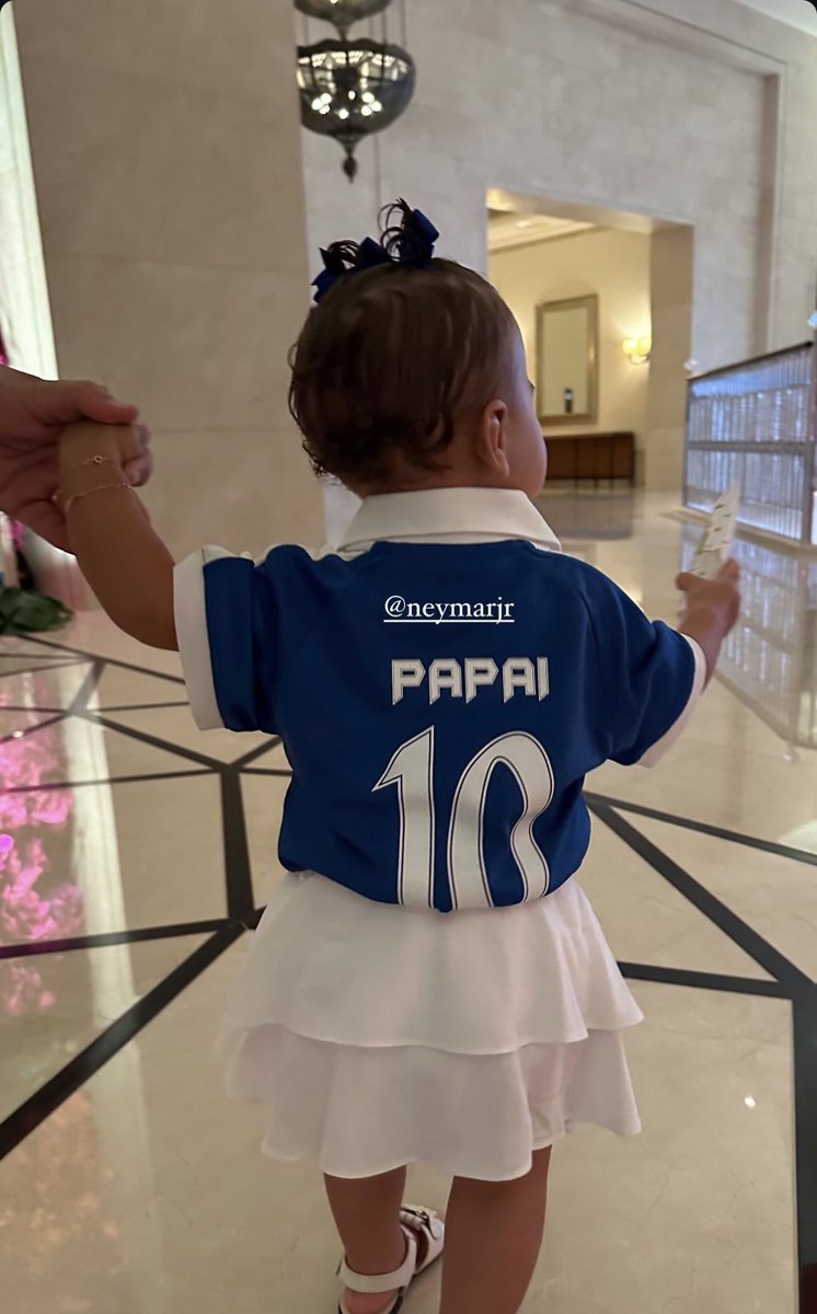 Mavie já ta pronta pro #NeyDay 💙