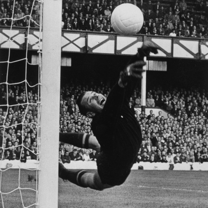eurofootcom's tweet photo. Today, Lev Yashin would have turned 95. 

One of the greatest goalkeepers of all-time. 🙌 https://t.co/xvlM6HWJuk
