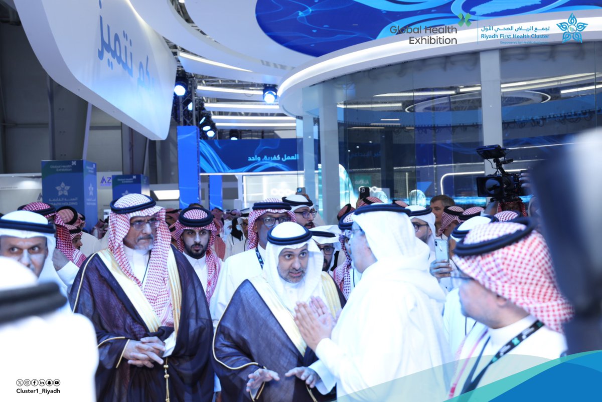Cluster1_Riyadh's tweet photo. معالي وزير الصحة الأستاذ فهد الجلاجل مع الرئيس التنفيذي لـ #تجمع_الرياض_الصحي_الأول د. صالح التميمي في جناح شركة الصحة القابضة بـ #ملتقى_الصحة_العالمي. https://t.co/oiNJNhDh1I