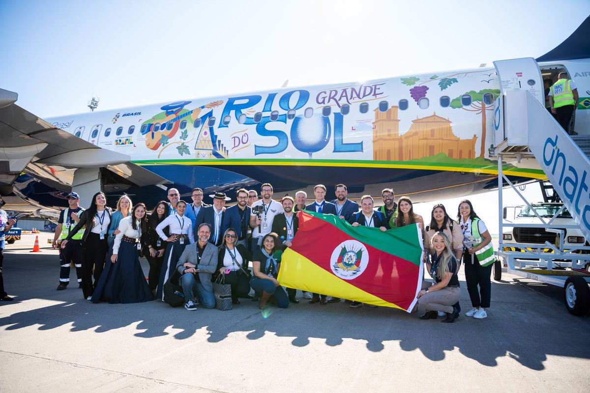 DefenseLrca's tweet photo. Voo da Azul marca reinício das operações no Aeroporto Salgado Filho em Porto Alegre
#retomada #aeroporto #SalgadoFilho #PortoAlegre #RioGrandeDoSul #AzulLinhasAereas #logistica
https://t.co/SYqRe4yGRv https://t.co/dSZ856GfgH