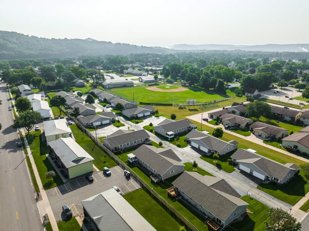 KickapooRoofing's tweet image. 🏆 Roofing is our favorite sport, whether it's tackling tough repairs or nailing down a brand-new roof, we bring our A-game to every project. 💪 

Call (608) 352-8688 or visit kickapooroofing.com to schedule your next roofing project with us!

#KickapooRoofing