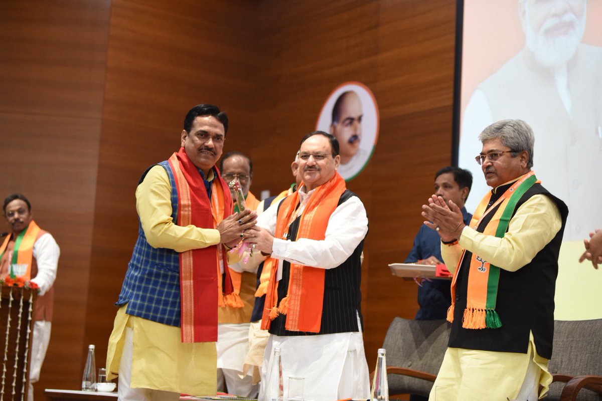 मित्रों - संगठन पर्व "सक्रिय सदस्यता एवं संगठनात्मक चुनाव बैठक" में मा. राष्ट्रीय अध्यक्ष श्री जगत प्रकाश नड्डा जी द्वारा सम्मानित होने का गौरव प्राप्त हुआ।

देश भर में सर्वाधिक सदस्यता वाले उत्तर प्रदेश के संगठन के समस्त पदाधिकारी एवं कार्यकर्तागण, मा. मुख्यमंत्री जी, मा. उप