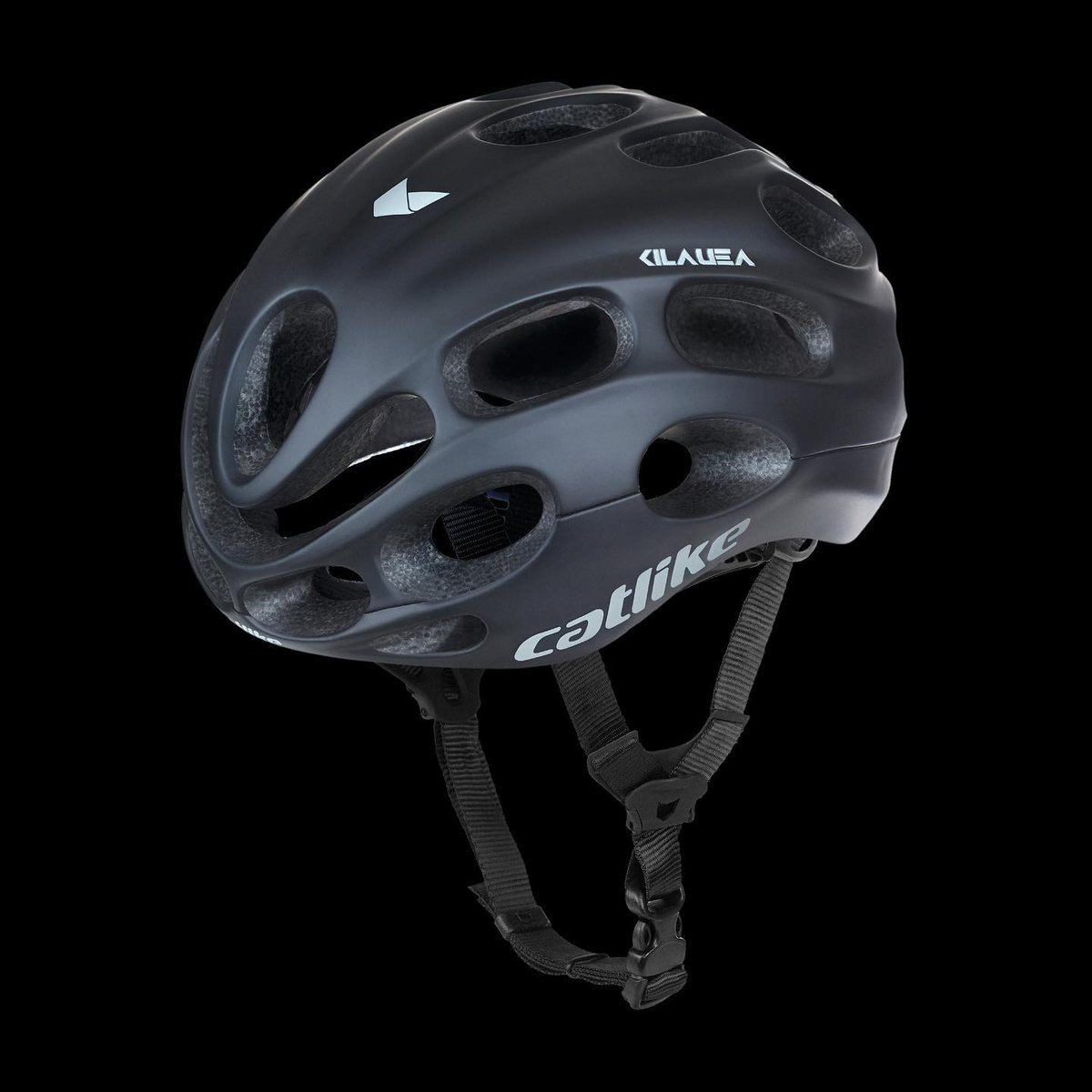 TRBCyclingTeam's tweet photo. #patrocinadores #TechnosylvaMagliaBembibreCyclingTeam #FundacionReinodeLeondeCiclismo #Catlike
🪖 Kilauea
Rendimiento aero y ventilación
Malla interna de aramida que aumenta rigidez y distribuyeimpacto a través de volumen material
Be Catlike
Be Different
#catlikehelmet #becatlike https://t.co/fdwMSbrExn