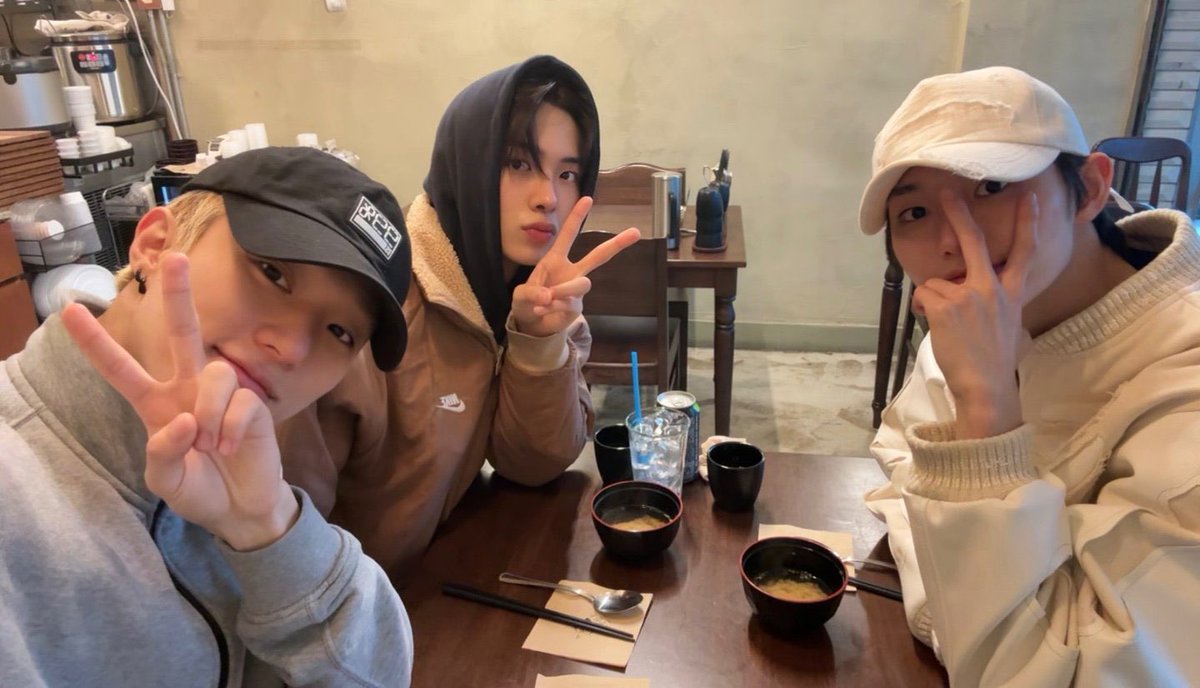 [📸] 21102024 - b.stage

"Viendo el escenario de Sherlock me dio hambre 🤤🤤 ¡Es una explosión de energía! ¿Verdad?"

#오준석 #OhJunseok 
#에이티비오 #ATBO
#더크루원 #TheCrewOne