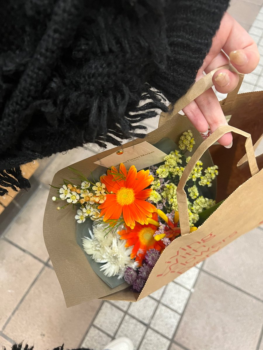 自分で1本ずつ選んで作った花束
友達にプレゼントした！お気に入り🌼