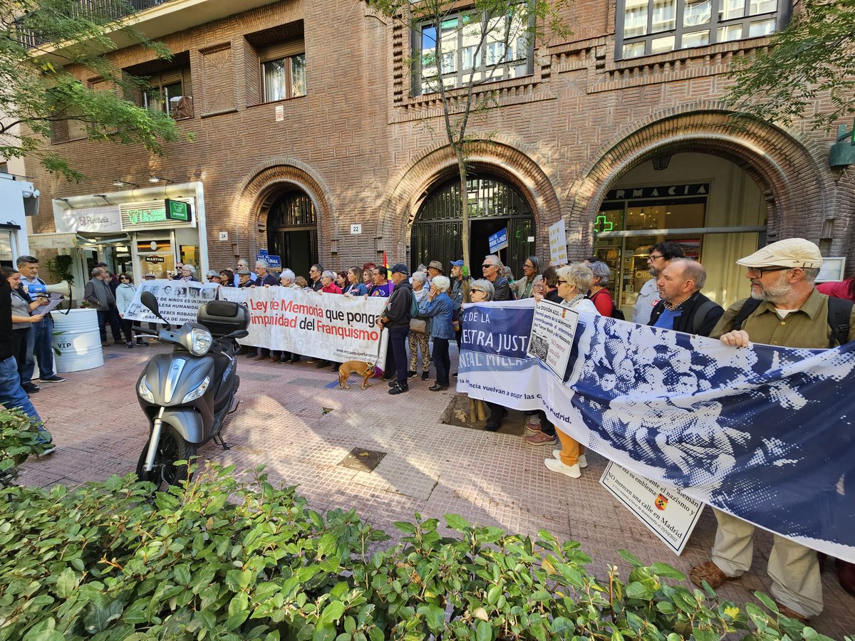 Concentración: #DosAñosSinMemoria
Por el desarrollo, cumplimiento y financiación de la Ley de Memoria Democrática.
Exigimos el desarrollo normativo y la aplicación de la Ley sin más demoras.
<a href="/emhyvf17102015/">ENCUENTRO DE MEMORIA.</a> <a href="/lacomunapresxs/">La Comuna. Presxs y Represaliadxs del franquismo</a> <a href="/BEBES_ROBADOS_/">MIS NIÑOS ROBADOS</a> <a href="/FMemoriaMadrid/">Foro Memoria Madrid</a>