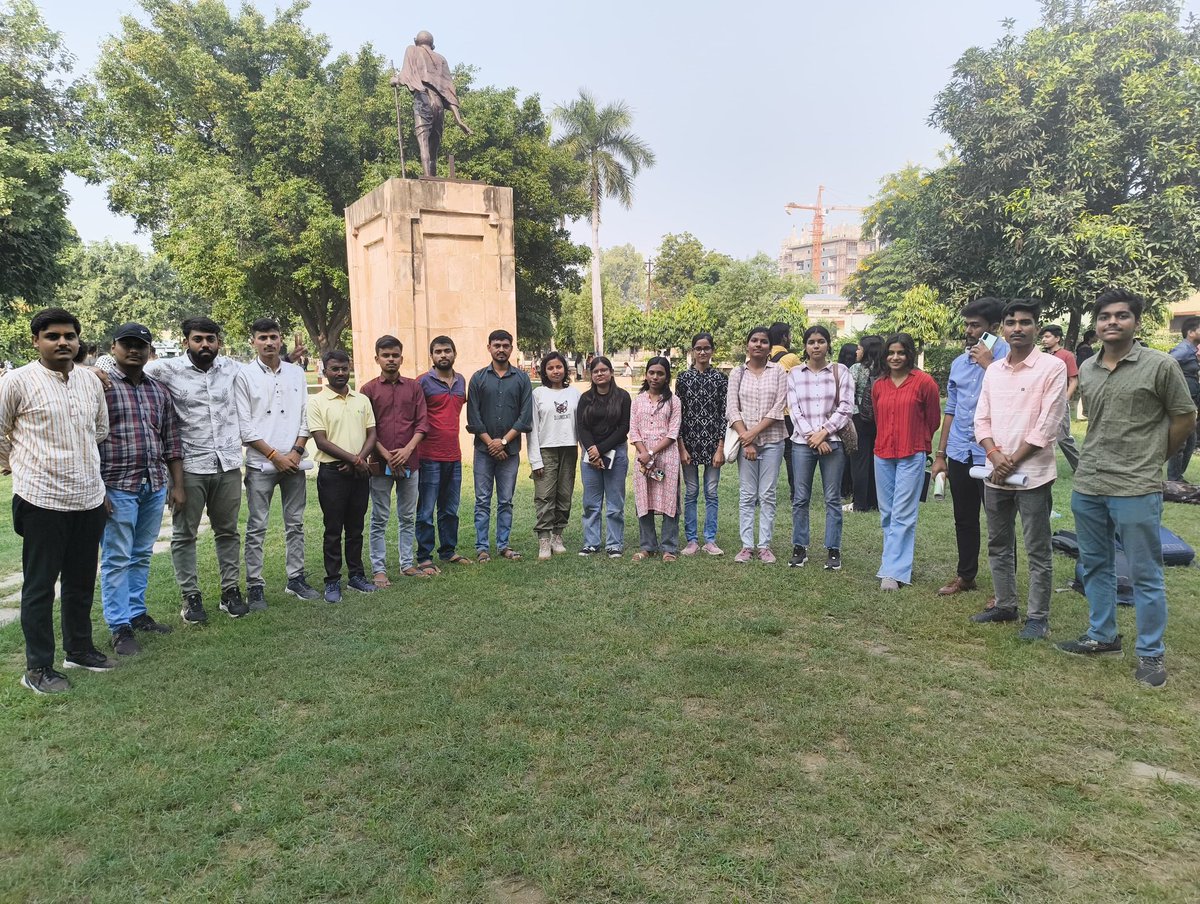 abvplu's tweet photo. स्वाध्याय मंडल द्वारा संचालित स्टडी सर्किल में आज *वैश्विक राजनीति में भारत की भूमिका* विषय पर चर्चा की गई जिसमे तमाम नए छात्रों ने प्रतिभाग कर अपनी अभिव्यक्ति जाहिर की।
#स्टडी_सर्किल 
#स्वाध्याय_मंडल https://t.co/VJXKXRUen2