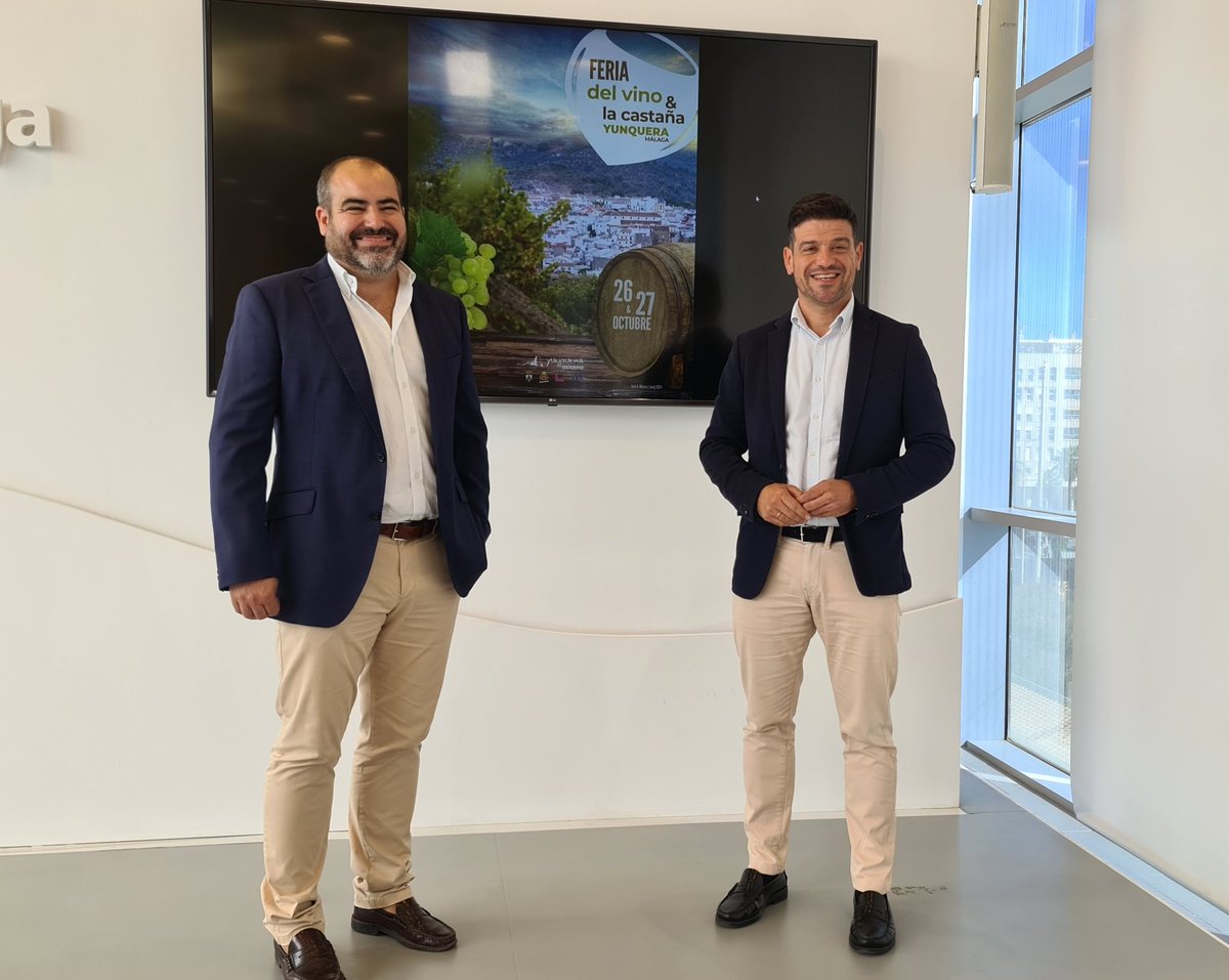 diputacionMLG's tweet image. El vicepresidente de Infraestructura y Territorio Sostenible, @CrIsToBaLcOiN, presenta junto al alcalde de @AytoYunquera, José María Rodríguez, la XIV Edición de la Feria del #Vino y la #Castaña.

Puedes seguirlo en directo: 👉 malaga.es/endirecto
