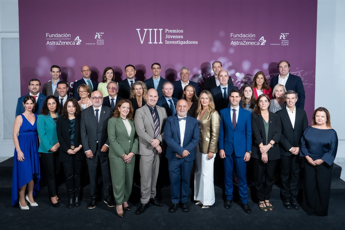 Isaac Túnez Fiñana (@isaactunez) on Twitter photo Enhorabuena a los premiados en la #VIIIPremiosJóvenesInvestigadores de la <a href="/FundacionAZ/">Fundación AstraZeneca</a> Enhorabuena a los premiados en la #VIIIPremiosJóvenesInvestigadores de la <a href="/FundacionAZ/">Fundación AstraZeneca</a>