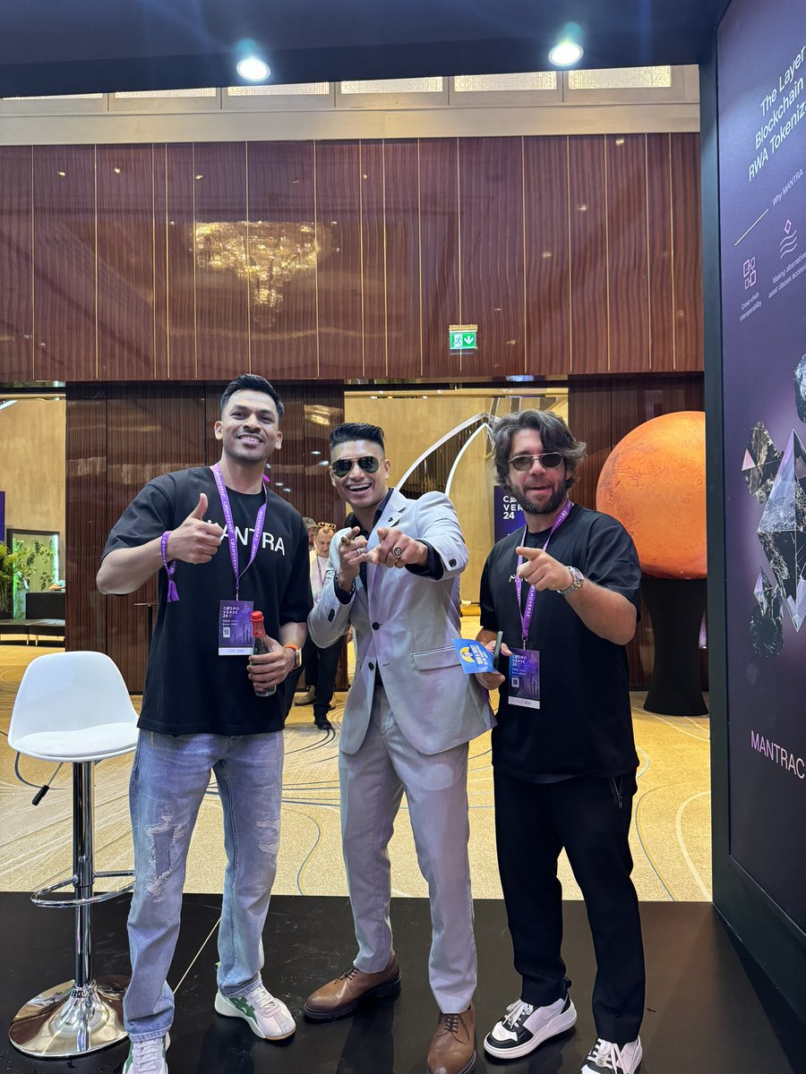 glozingvirtual's tweet photo. Closing deals with @MANTRA_Chain booth at @CosmoverseHQ, speaking to @ekin_gultepe &amp; @_SumitShinde 

LET’S GO! 🔥 https://t.co/SwEcdTfh5h