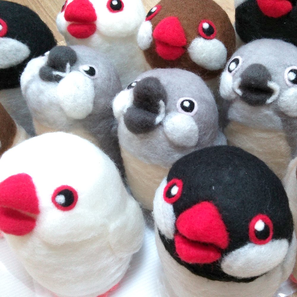 餌（コイン）ちょーーだーいっ\('Σ')/

可愛いすぎてお金が貯まる？？
ぶんちょきんばこ